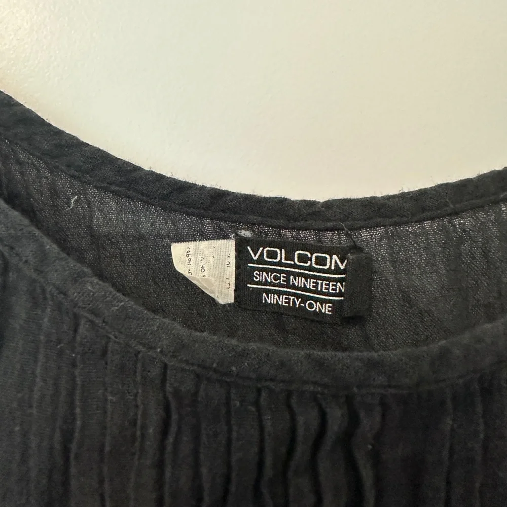 Volcom tank - Picture 2 of 3